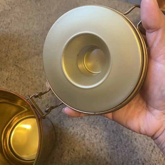 Vintage Baileys The Original Iris Cream Empty Tin 1996 Edition Produce Of Ire - Picture 6 of 7